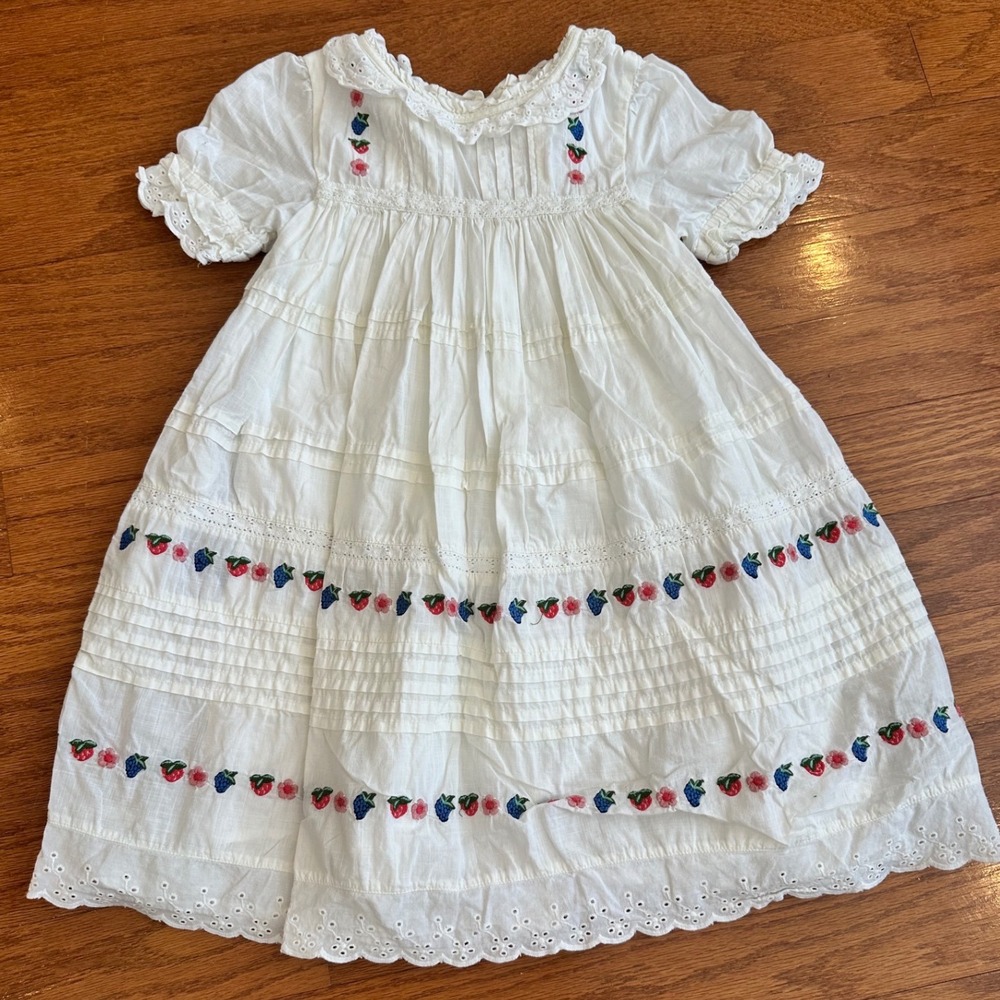 Mini Boden Girls White Strawberry Fruit Embroidered Eyelet Tiered Dress Sz 7-8Y